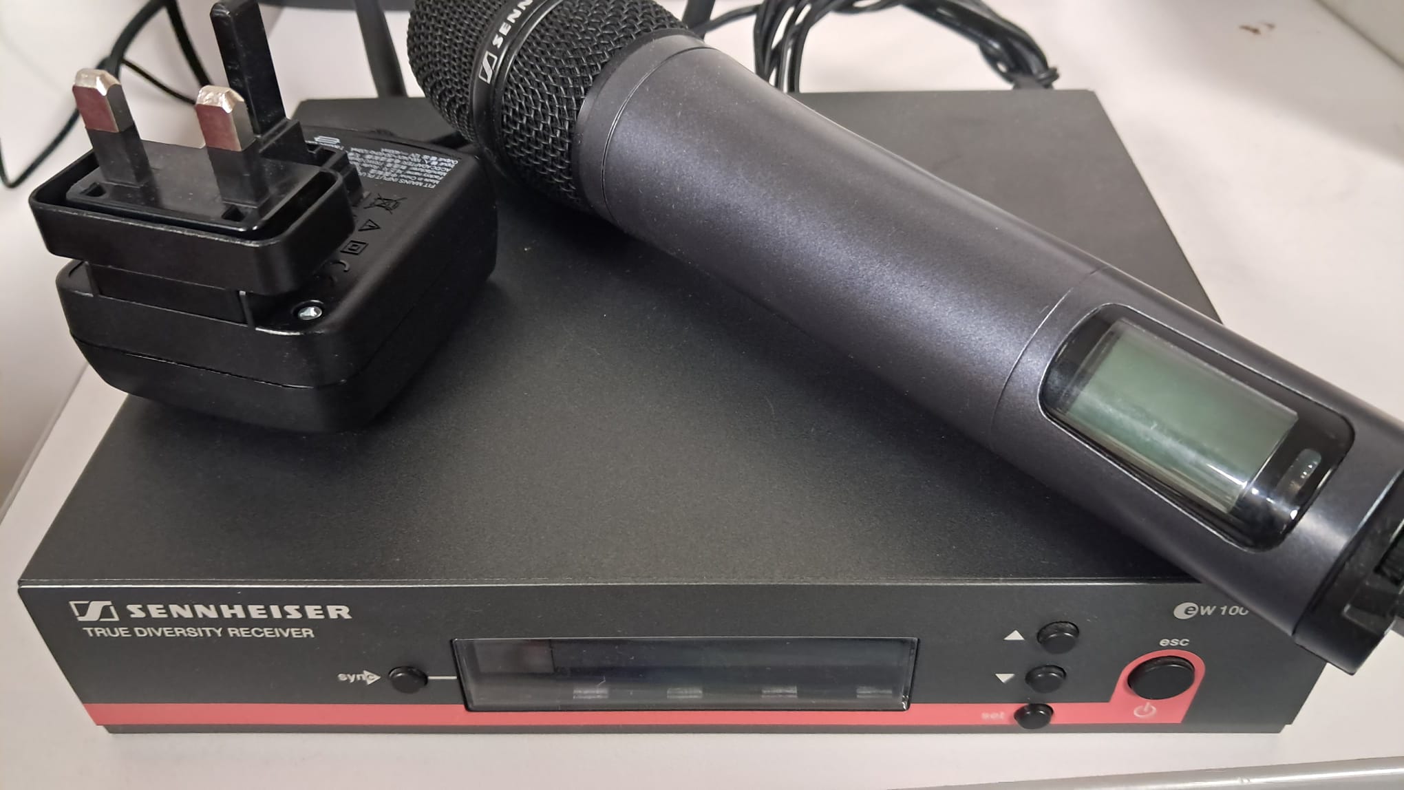 Sennheiser EW100 G3 606-648MHz  with E835 Handheld (Ex-install)